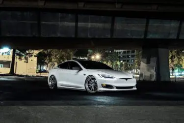Pearl White Tesla Model S – ADV.1 Wheels