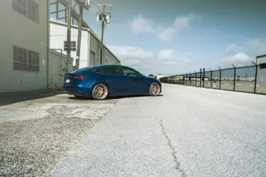 Deep Blue Metallic Tesla Model 3 Dual Motor With ADV.1 Wheelsv1-i