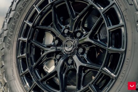 Tesla-Cybertruck-HFX-Series-HFX-1-6-Lug-©-Vossen-Wheels-2025-64-2000x1333_1920